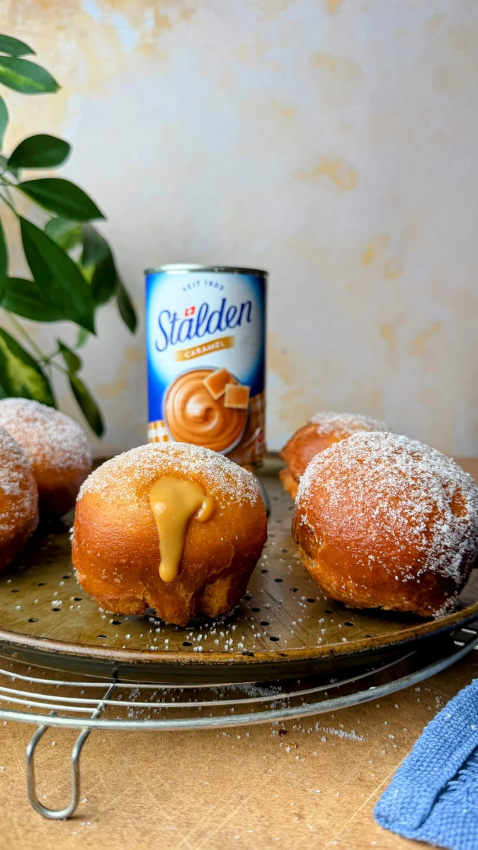 Berliner mit Creme Caramel Fuellung 