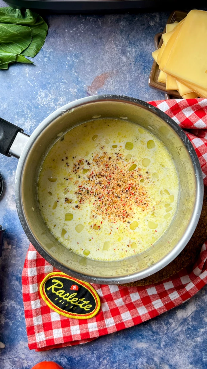 Loaded Fries mit Raclettesauce 