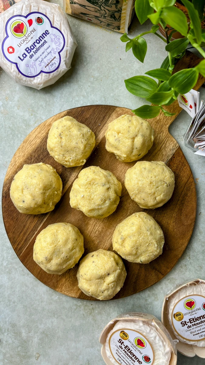 gefüllte Käse-Polenta Arancini mit Salat