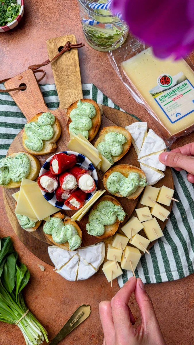 Bärlauch-Crostini auf Brunch-Platte 