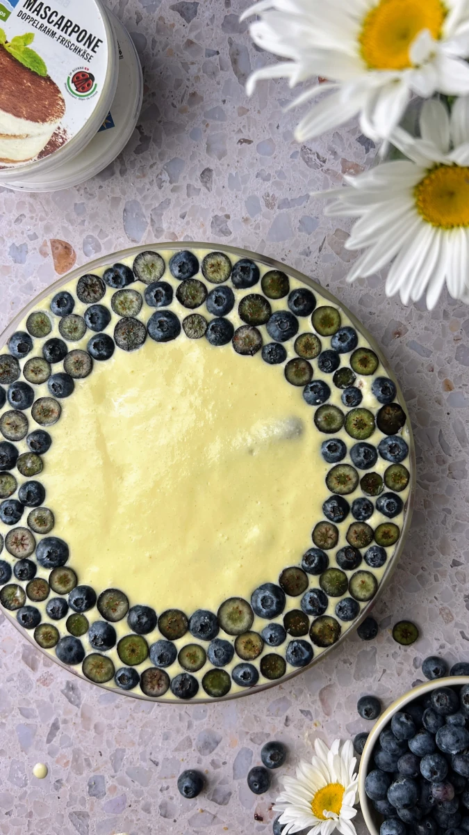 sommerliches Blaubeer-Tiramisu
