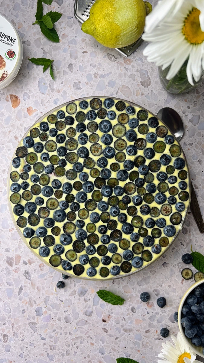 sommerliches Blaubeer-Tiramisu