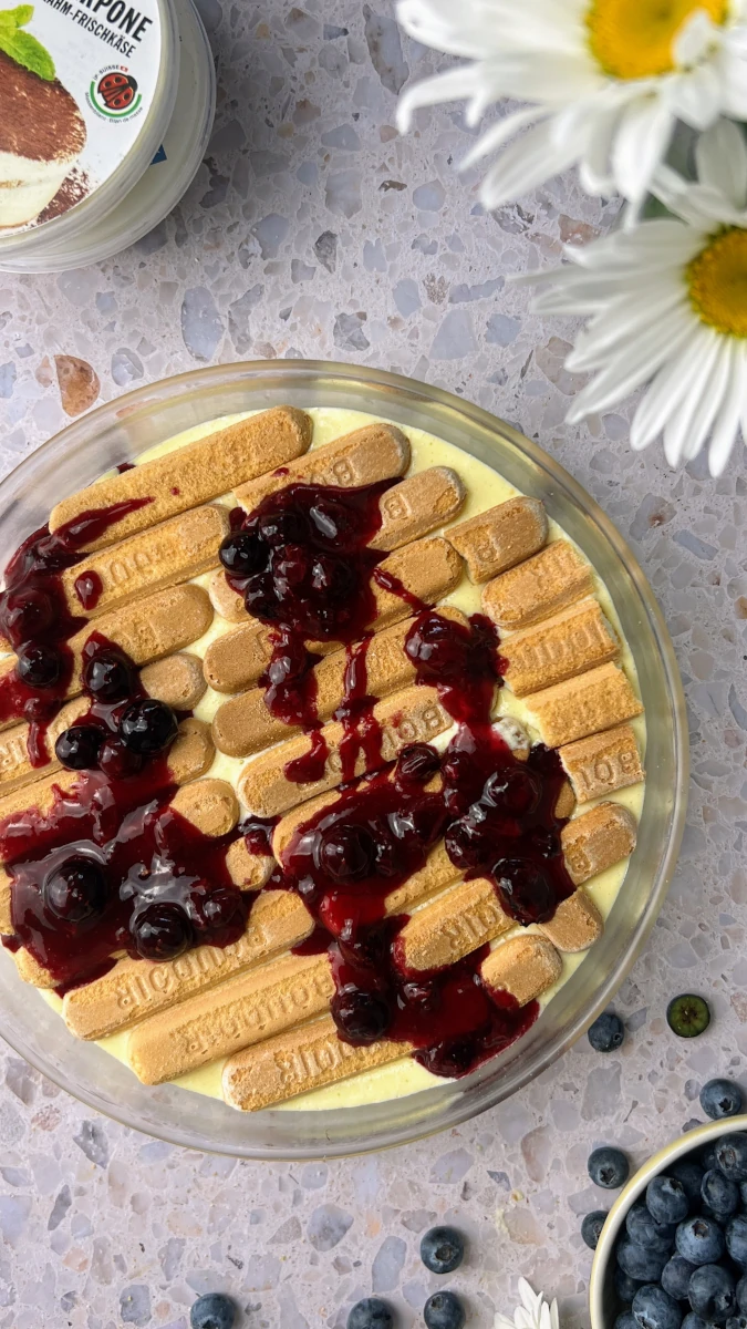 sommerliches Blaubeer-Tiramisu