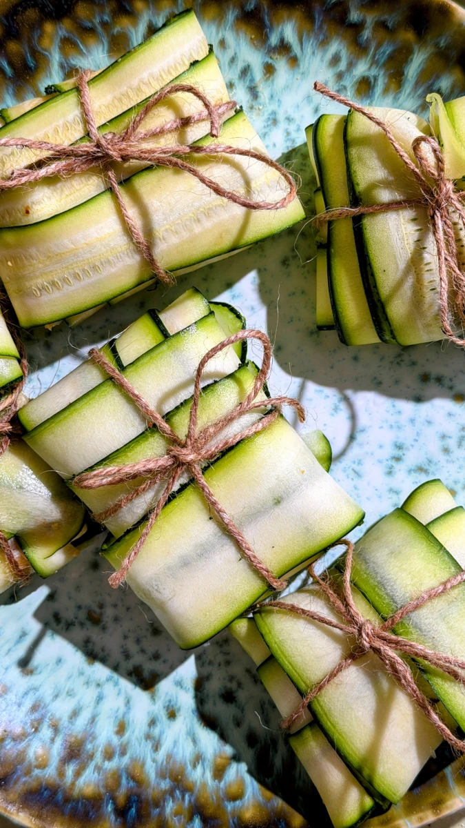 Würziger Grillgenuss im Zucchini-Mantel