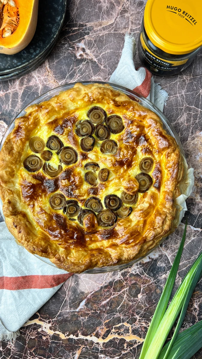 Kürbis-Gemüse Quiche mit Geister-Zwiebeln 