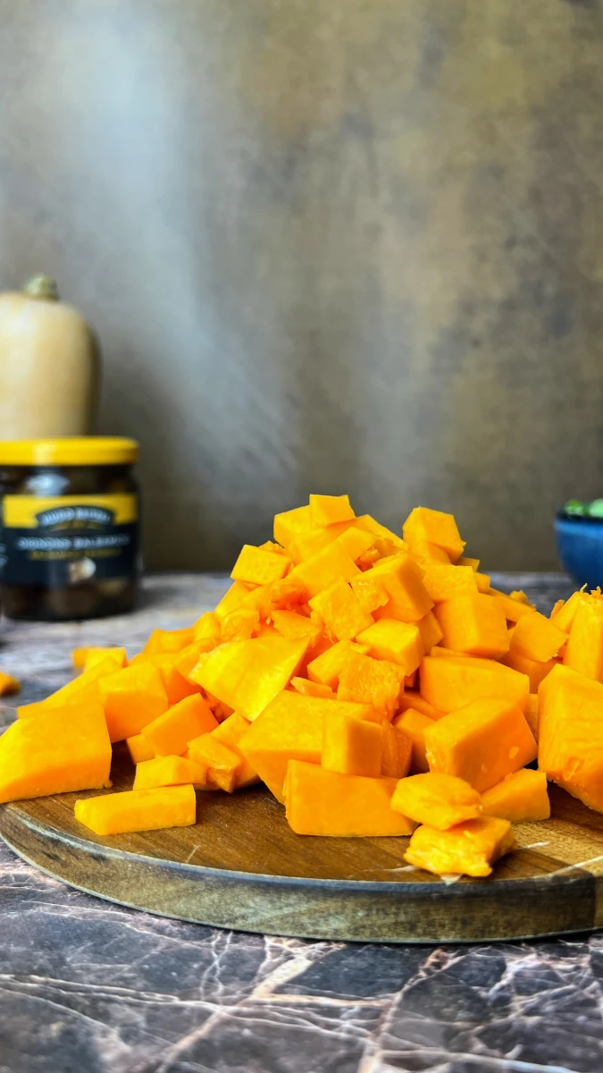 Kürbis-Gemüse Quiche mit Geister-Zwiebeln 