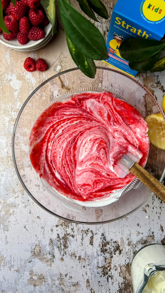 leichtes Himbeer Mousse mit Strath Kids Himbeere leichtes Himbeer Mousse mit Strath Kids Himbeere