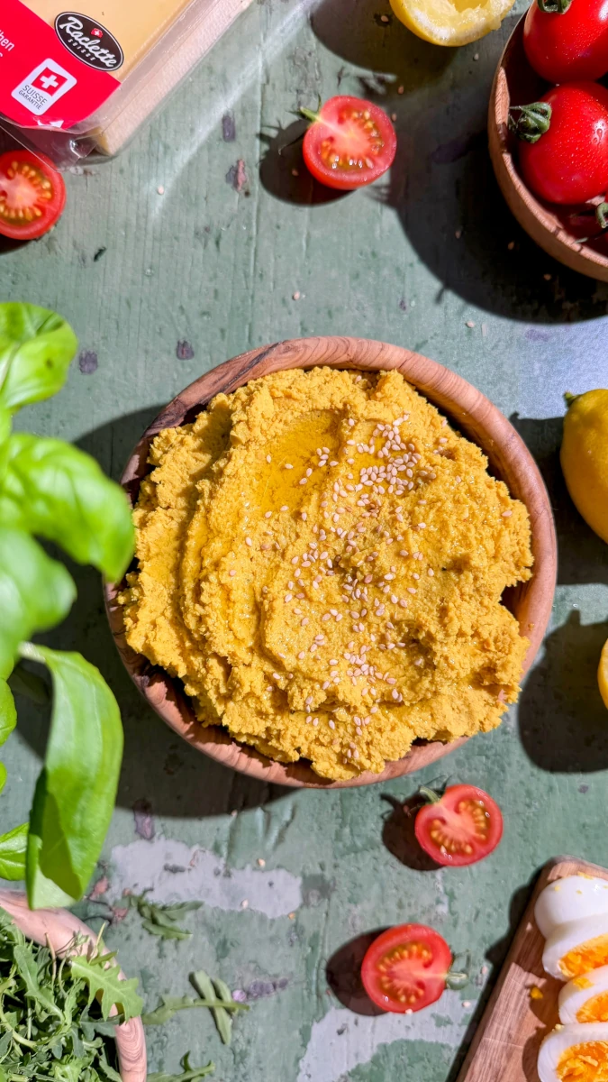 Curry Sandwich mit Raclette & Hummus 