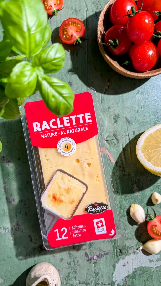Curry Sandwich mit Raclette & Hummus 