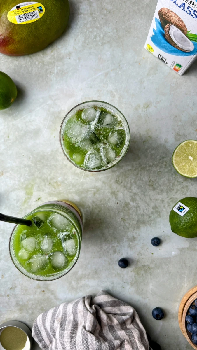 Iced Mango-Blaubeer Matcha Iced Mango-Blaubeer Matcha