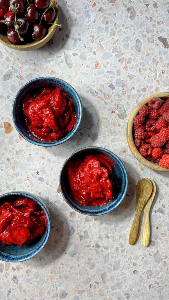 Kirsch-Beeren Eiscreme Kirsch-Beeren Eiscreme