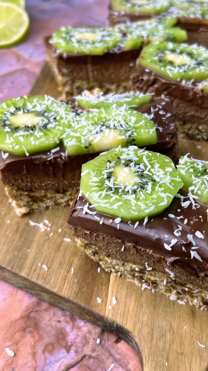 Kakao-Kokosriegel mit Kiwi 