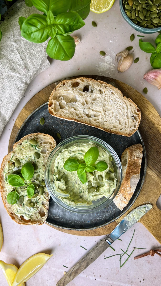 Knoblauch-Kräuterbutter 