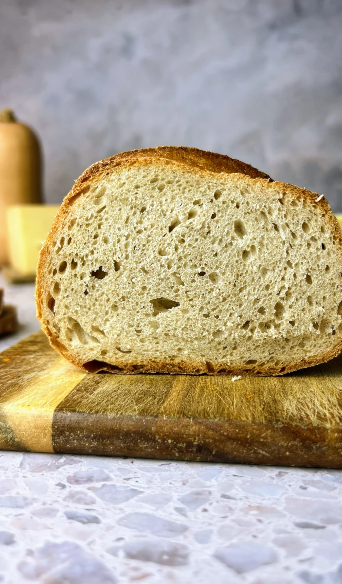 Racletteschnitten belegt mit Kürbissalat 