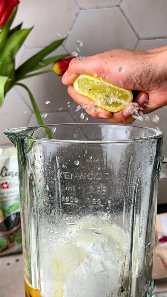 High Protein Linsen Pancakes mit heissen Beeren 