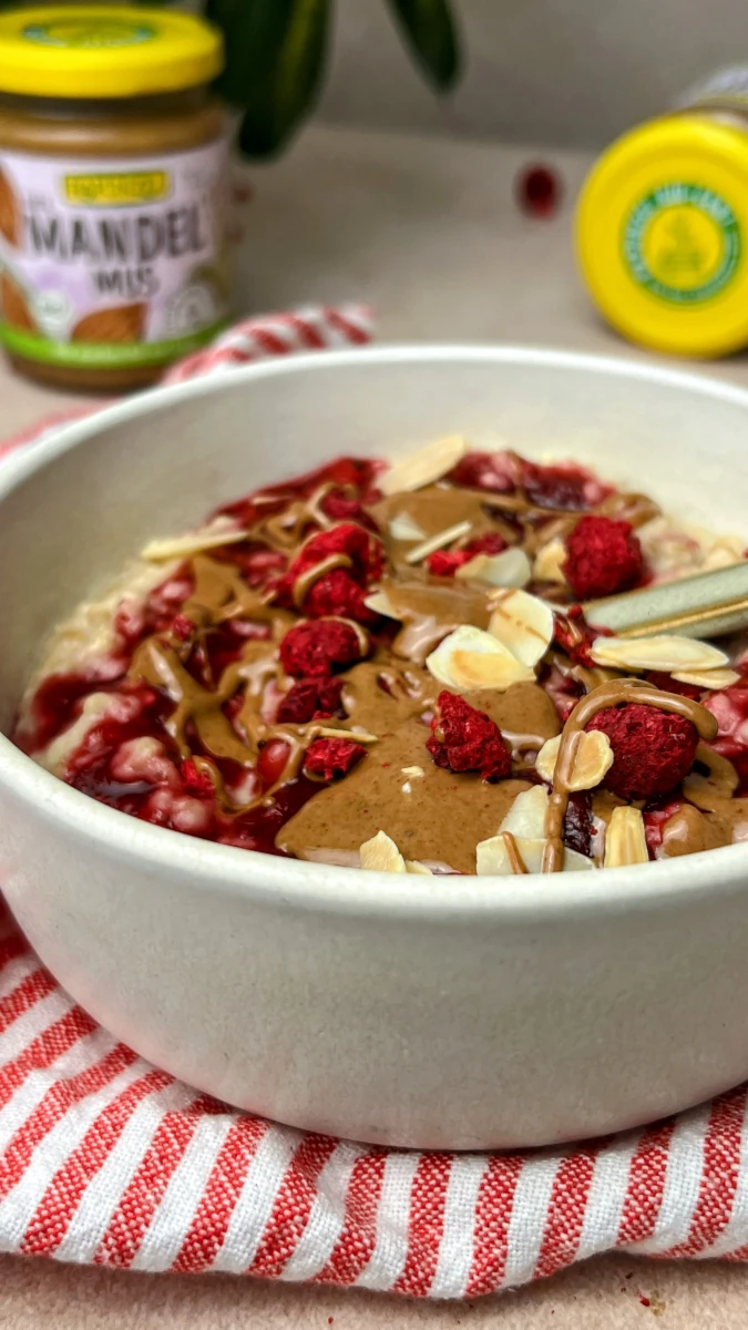 cremige Hot Berry Porridge 