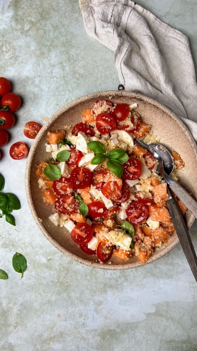 Melonen-Tomaten Couscous Salat 