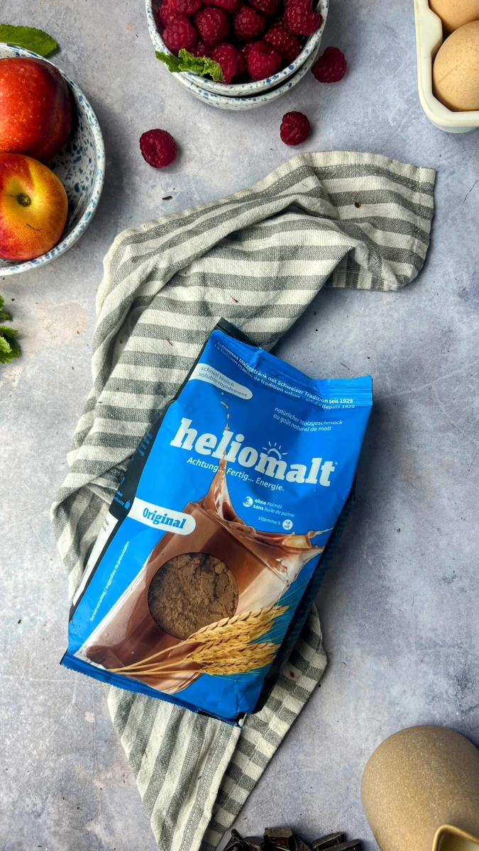 Heliomalt-Mousse au chocolate mit Fruchtkompott 