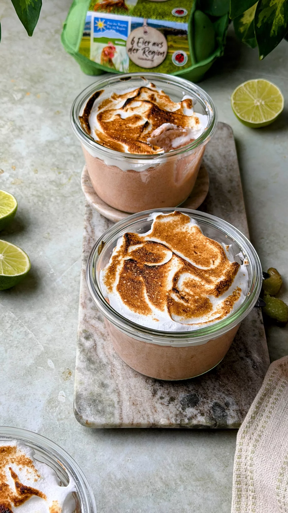 Flambiertes Rhabarbermousse 