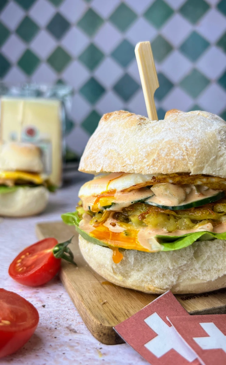 Schweizer-Röstiburger mit hausgemachter Sauce Schweizer-Röstiburger mit hausgemachter Sauce
