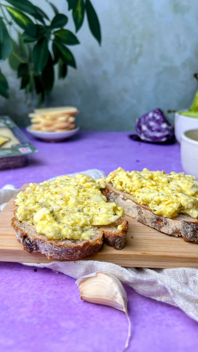 Rotkabis-Birnensuppe mit Käse-Croutons 