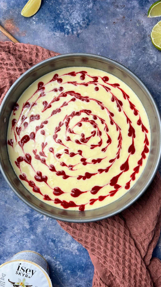 Himbeerherz Cheesecake mit Skyr