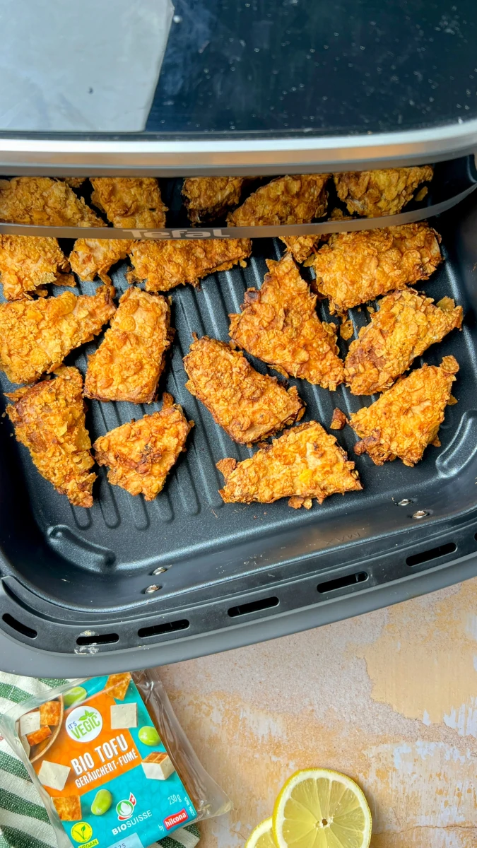 crispy Tofu Nuggets mit Reis Coleslaw 