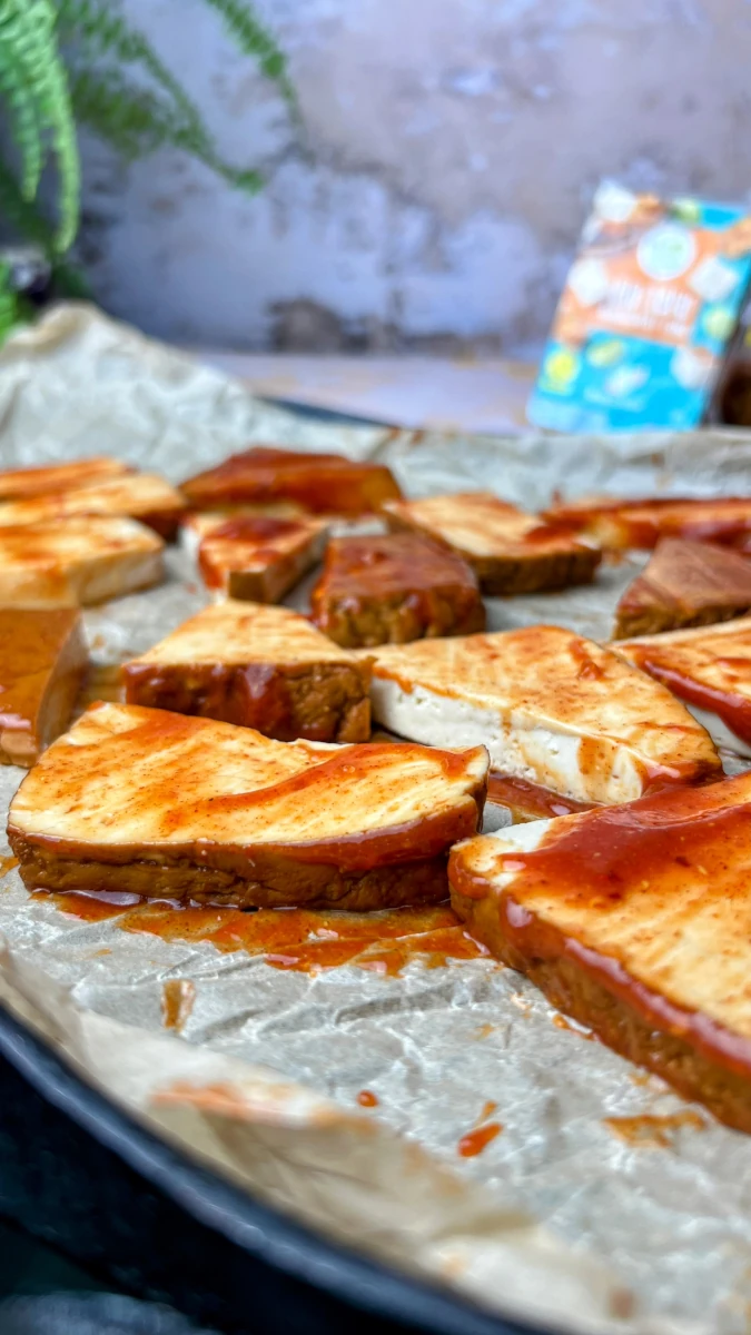 crispy Tofu Nuggets mit Reis Coleslaw 