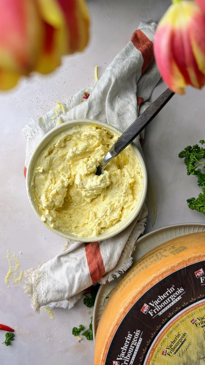 gefüllte Randen-Käse Ravioli an Käsesauce mit Vacherin Fribourgeois 