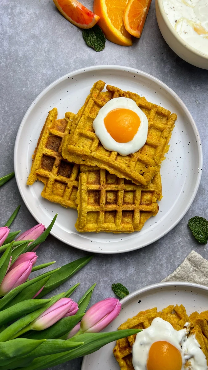 Karottenwaffeln mit süssem Spiegelei