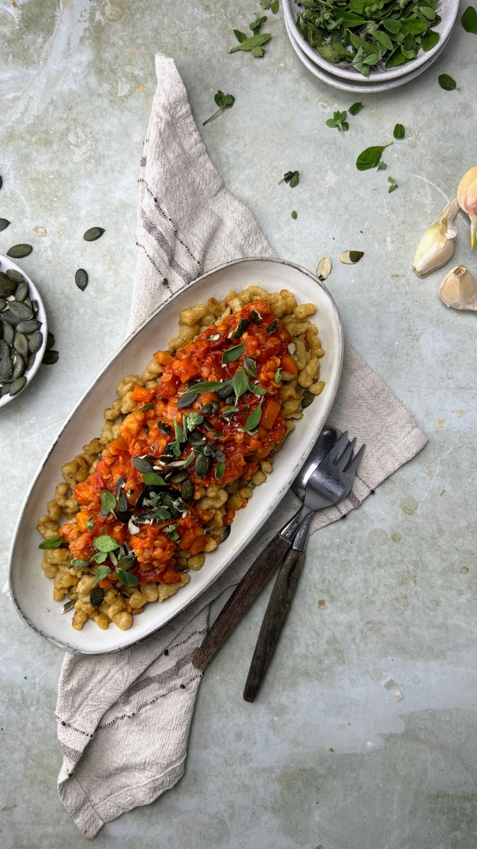 Kürbis-Knöpfli mit Linsenbolognese