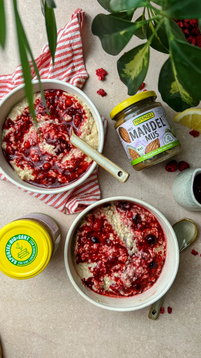 cremiges Hot Berry Porridge 