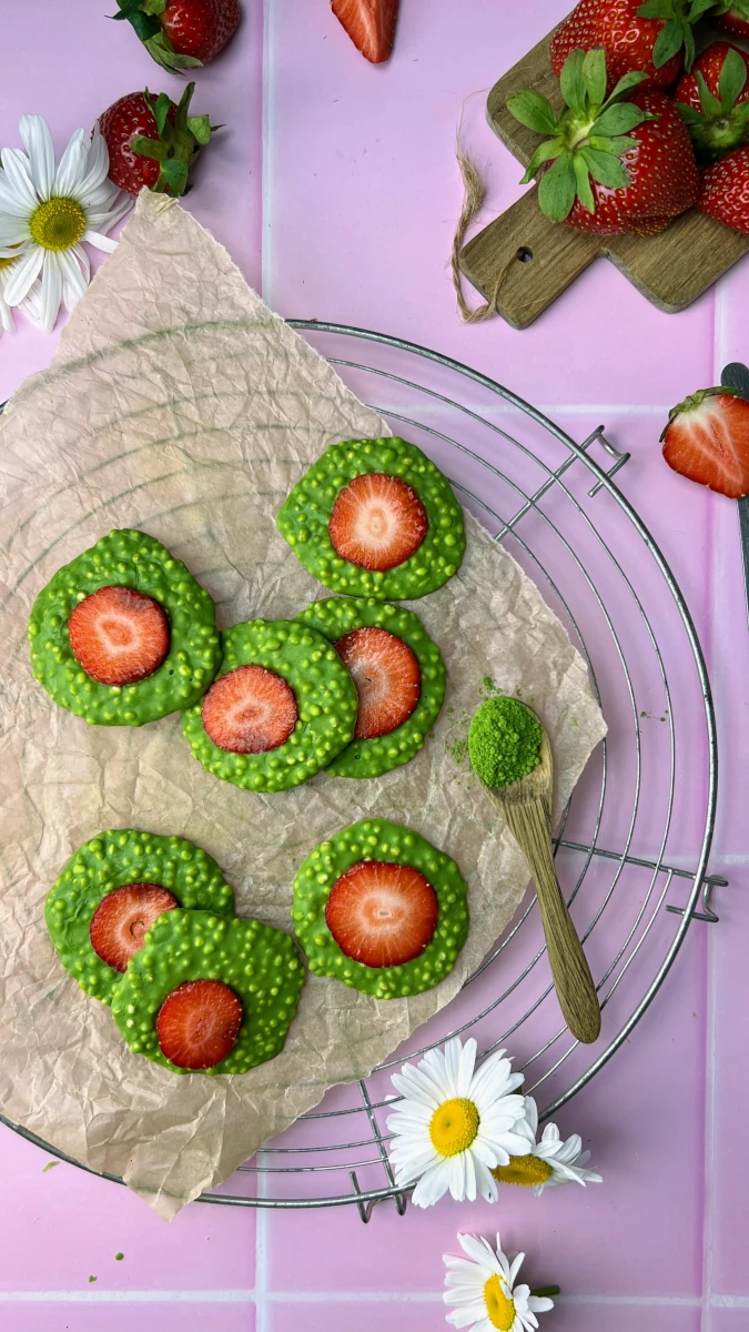 Erdbeer-Matcha Buttons 