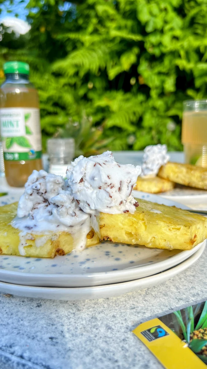 Grillierte Ananas mit Chocolate Chips Glace 