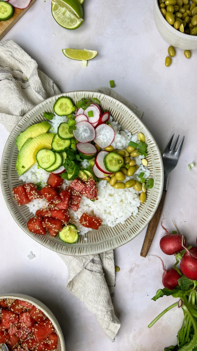 Poke Bowl mit marinierter Wassermelone 