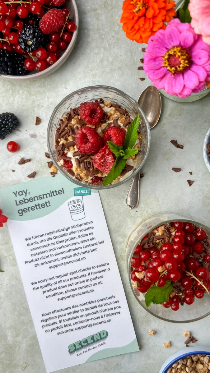 Beerenschichtdessert