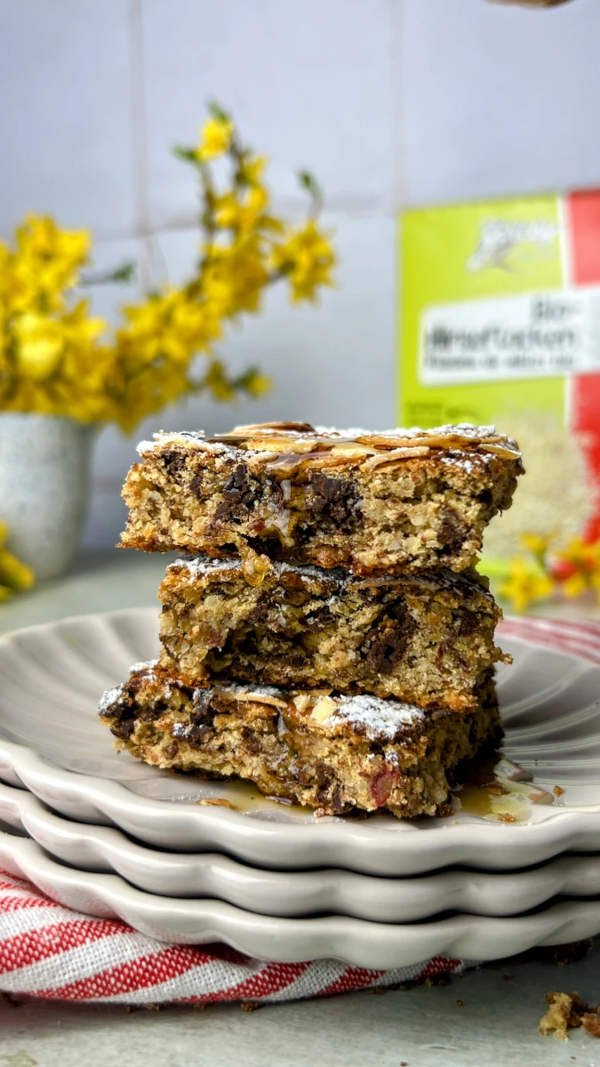 Apfel-Hirse Blondies mit Schokoladenstücken